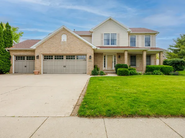 1208 Broad Creek Rd, Bloomington, IL 61704