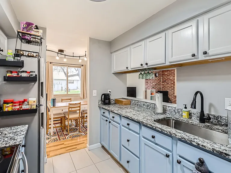 62 N Newark St — Photo 7