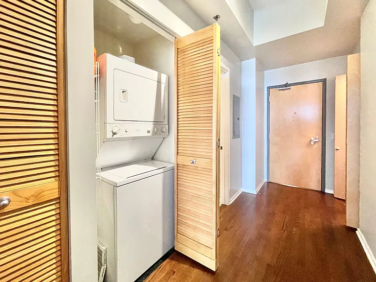 1201 W Adams St #612 — Photo 11