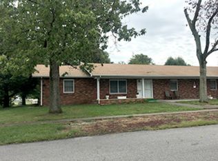 200 SE 5th St, Fairfield, IL 62837