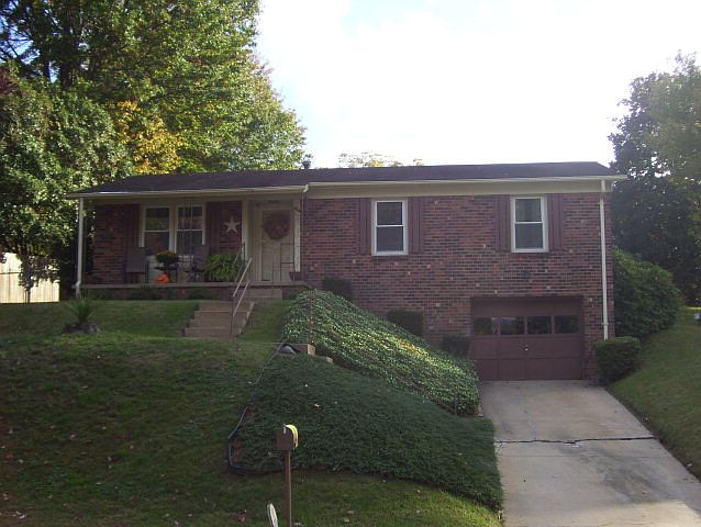 1st image of 431 Greenwich Cir