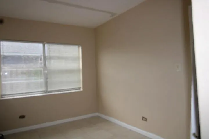 1417 W 32nd St — Photo 3