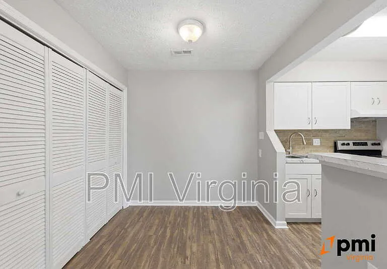 326 Wells Ct — Photo 17