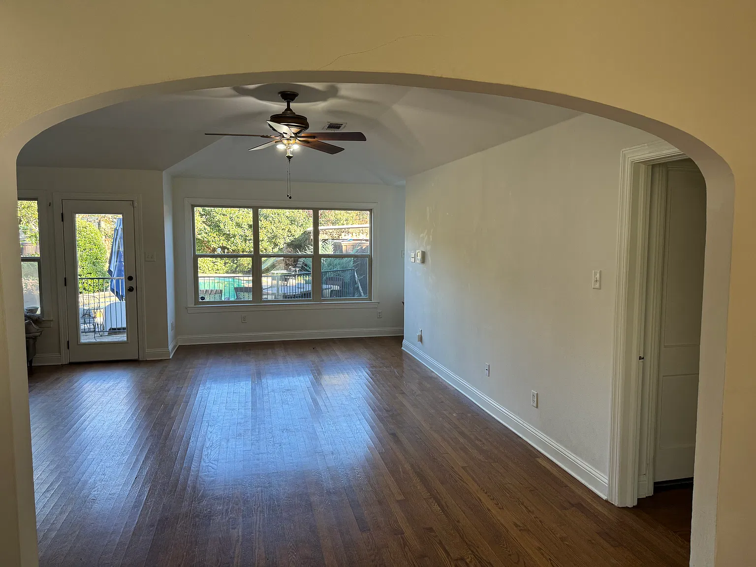 4807 Elsby Ave — Photo 2