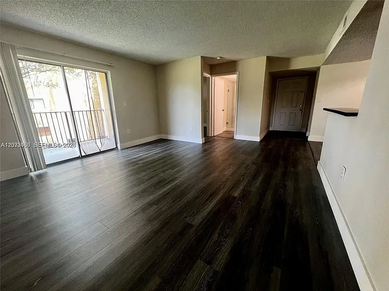 350 Palm Cir W #203 — Photo 6