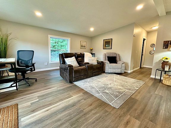 3rd image of 5472 Club House Trl