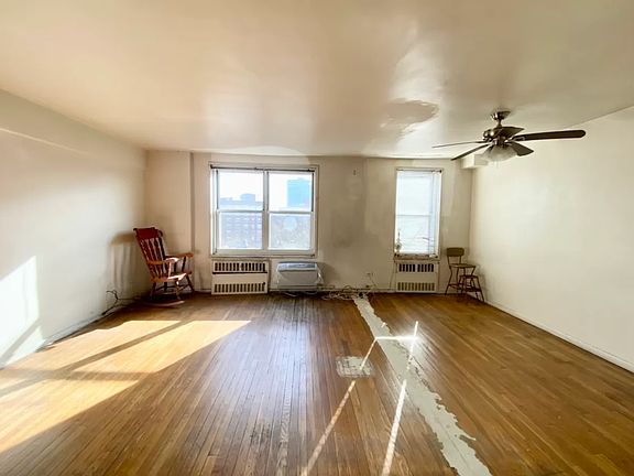 4th image of 142-05 Roosevelt Ave #536