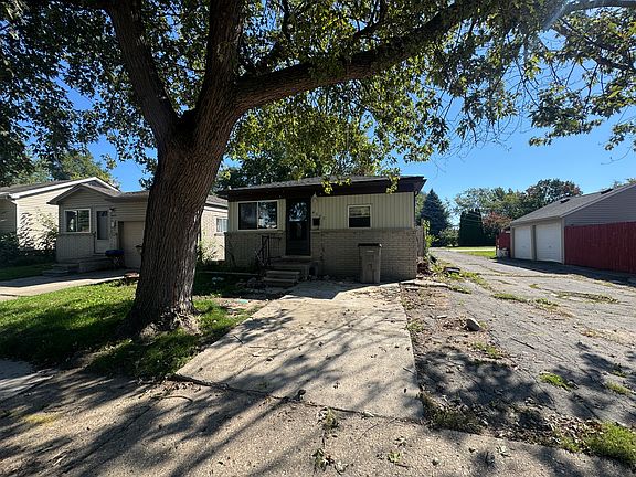2nd image of 4585 3rd St
