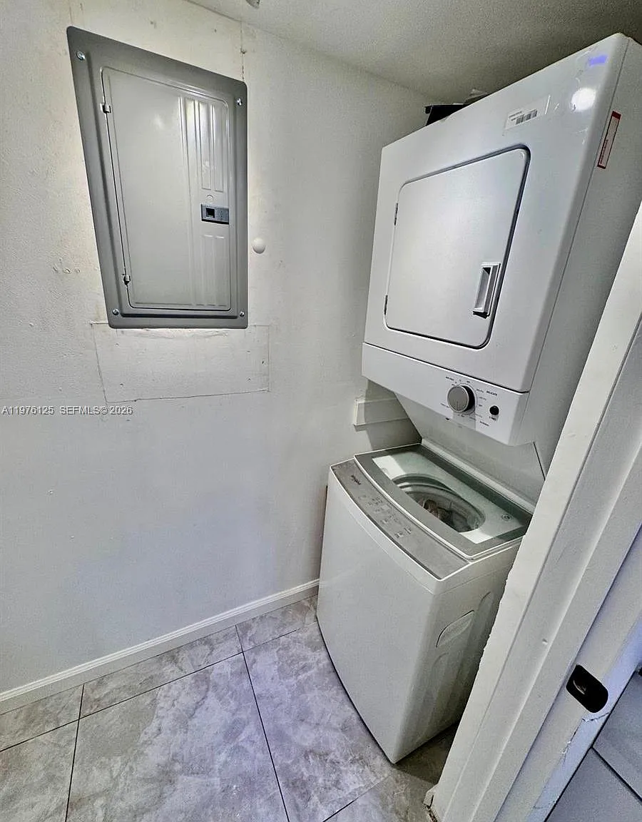 2 bed, 2.5 bath, 1200 sqft, $2,350 — Photo 3