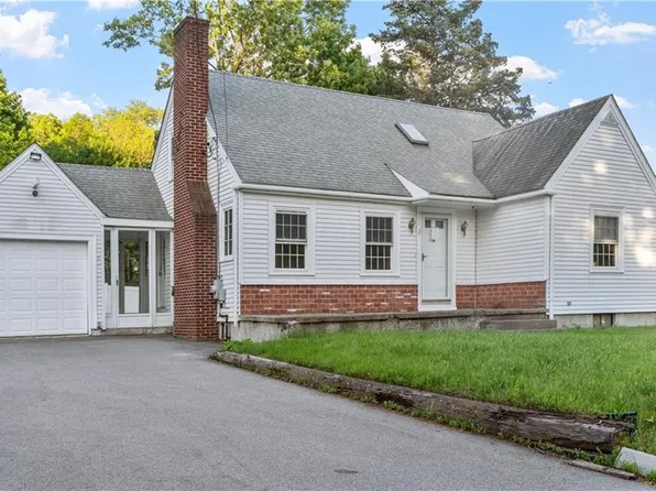 2 Reservoir Ave, Johnston, RI 02919