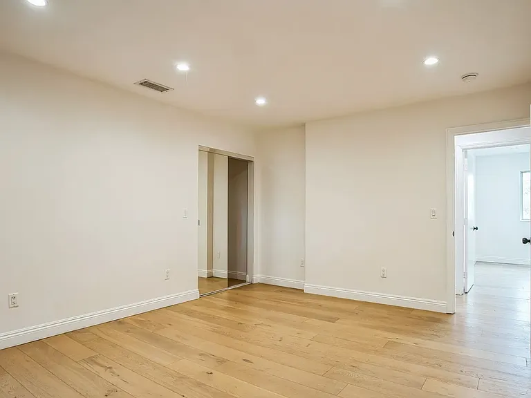 652 Vernon Ave #2 — Photo 33