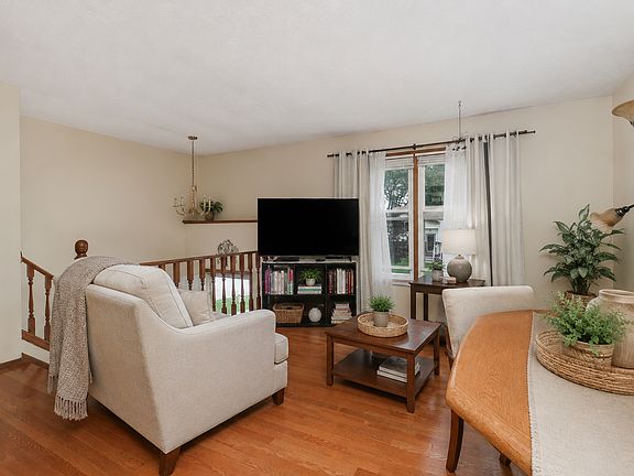 4th image of 4 Moonstone Ct