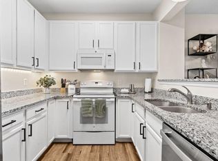 1708 Countryside Dr, Shakopee, MN 55379