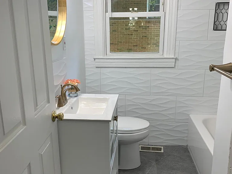 4329 Dinglewood Ave — Photo 2