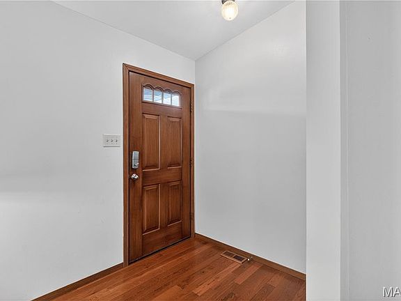 2nd image of 6181 Clovergreen Pl