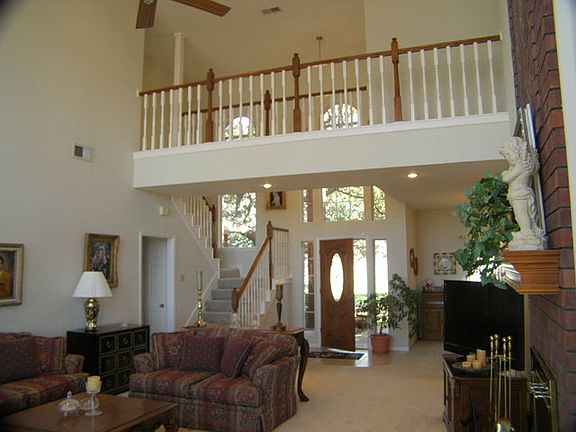 4th image of 12 Lakewood Dr