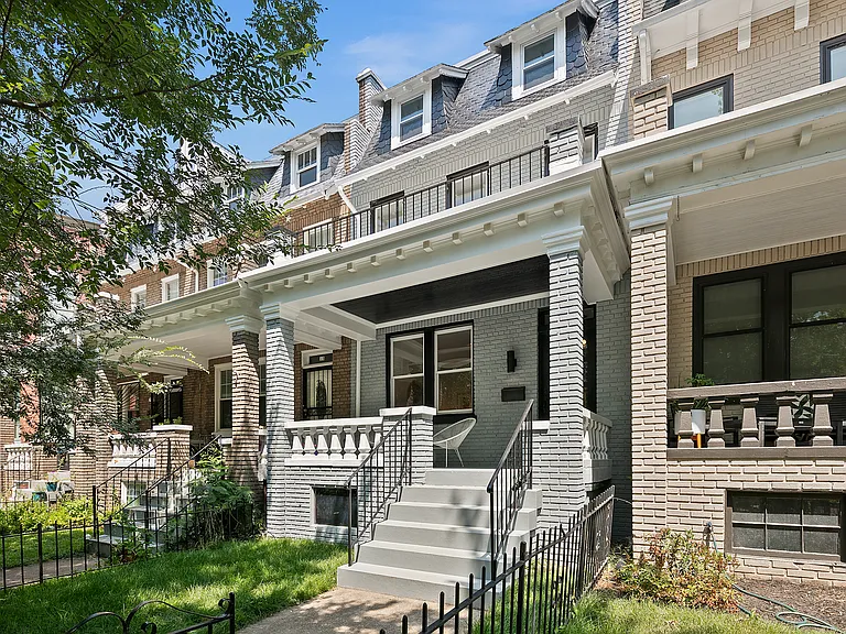 13 Adams St NW — Photo 2