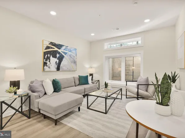 2639 41st St NW #1, Washington, DC 20007