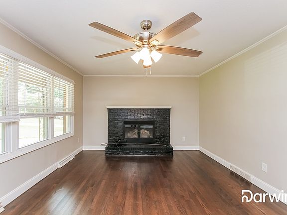 5th image of 306 Walton Dr