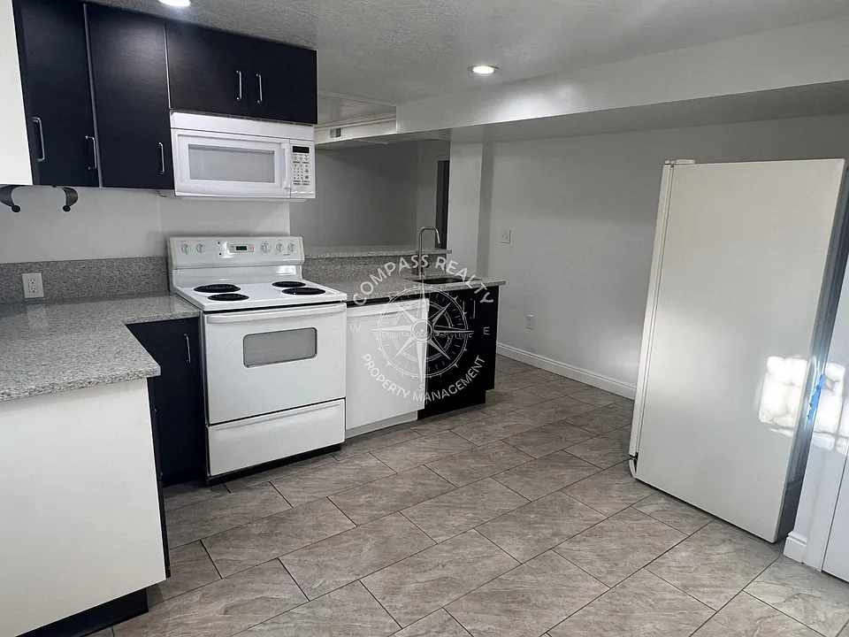 545 Canyon Way #2