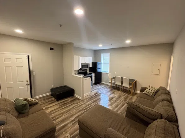 700 E 7th St APT 1, Wilmington, DE 19801