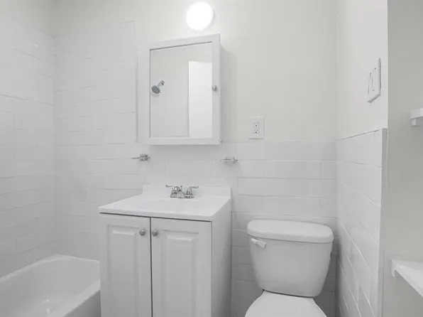 681 Rhinelander Avenue image 16 of 29