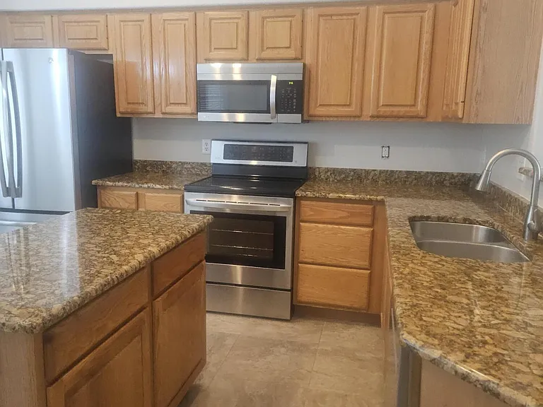 846 W Page Ave — Photo 2