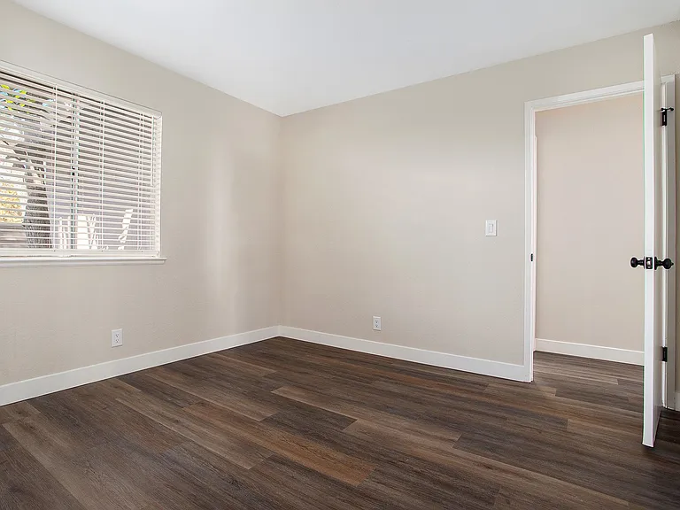 7196 Tamarack Dr — Photo 20