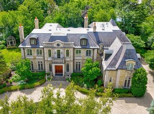 2301 Clover Ln, Northfield, IL 60093