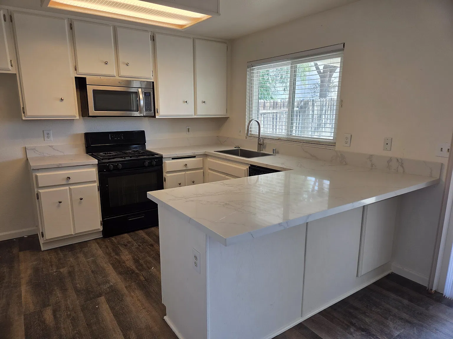 3 bed, 1340 sqft, $2,425 — Photo 3