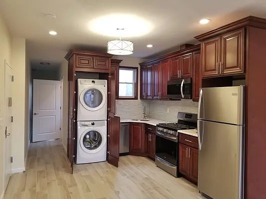 Rented by Roz Khan, LREB | media 3