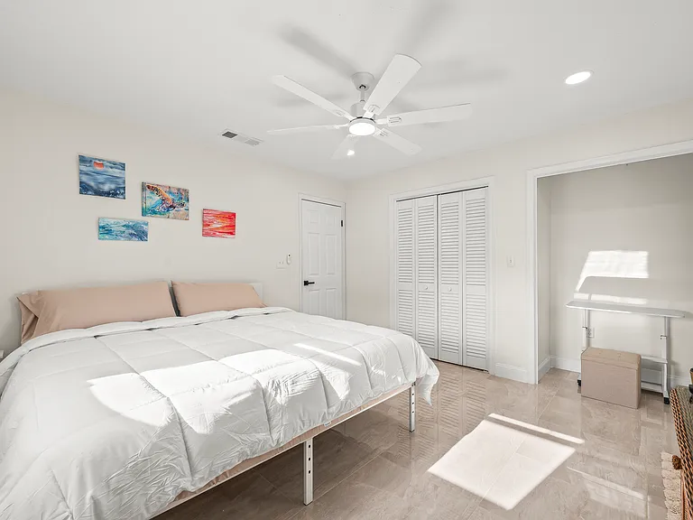 1260 Leslie Dr — Photo 2