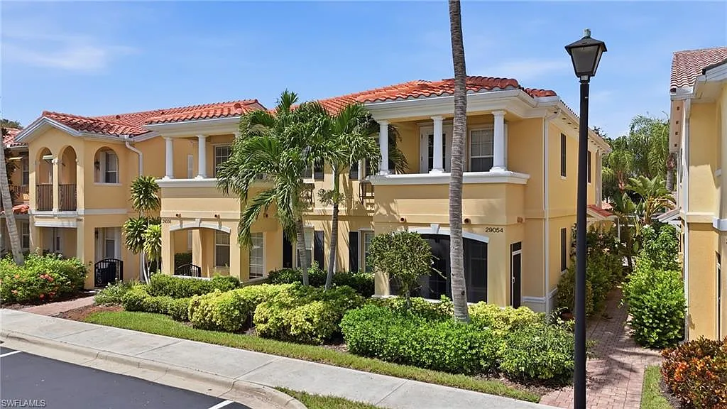 3 bed, 3.0 bath, 1868 sqft, $3,500 — Photo 2