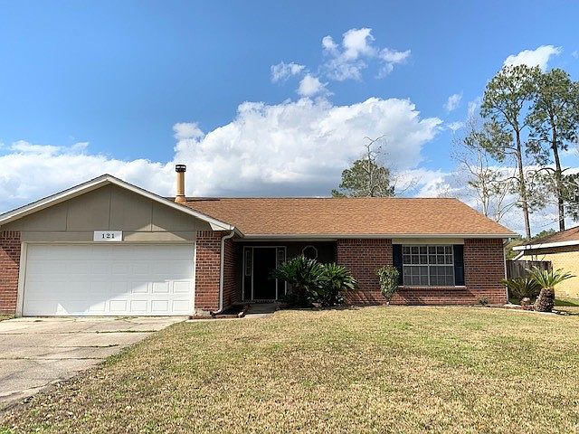 1st image of 121 Willow Wood Dr