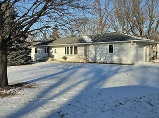 316 Sunny Ln, Hudson, IA 50643