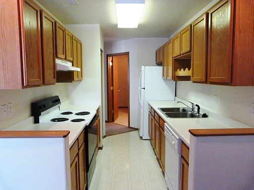 5th image of 102 Pine St APT 1