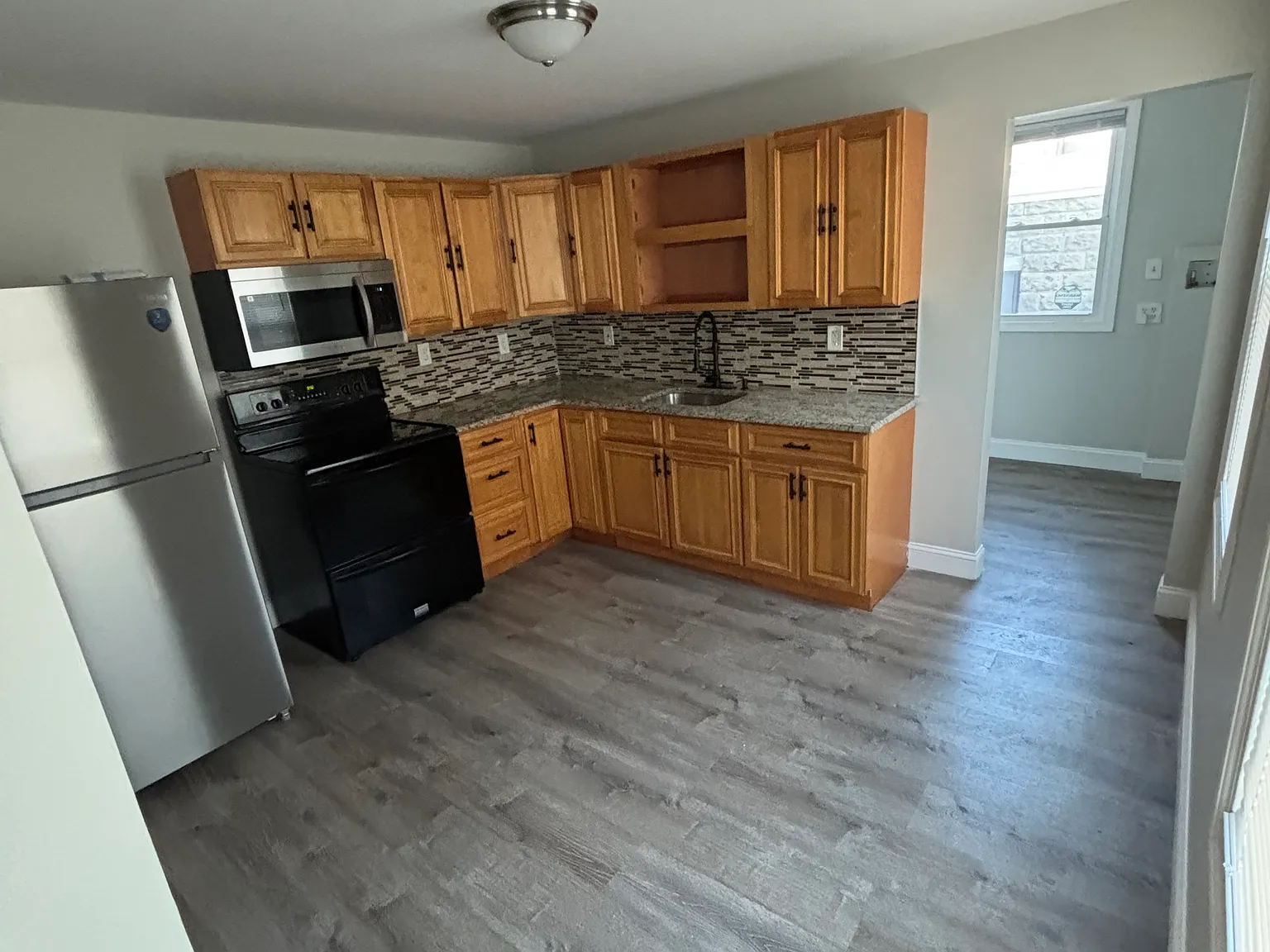 3 bed, 1200 sqft, $2,300 — Photo 2