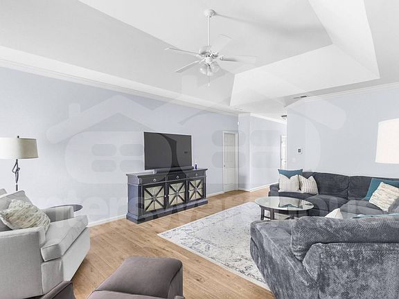 4th image of 404 Pebble Creek Dr