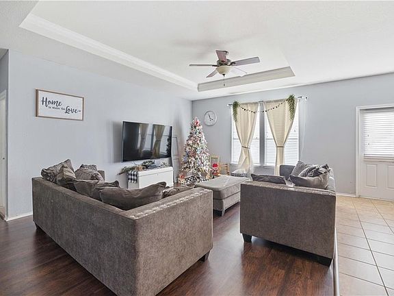3rd image of 121 King Elder Ln