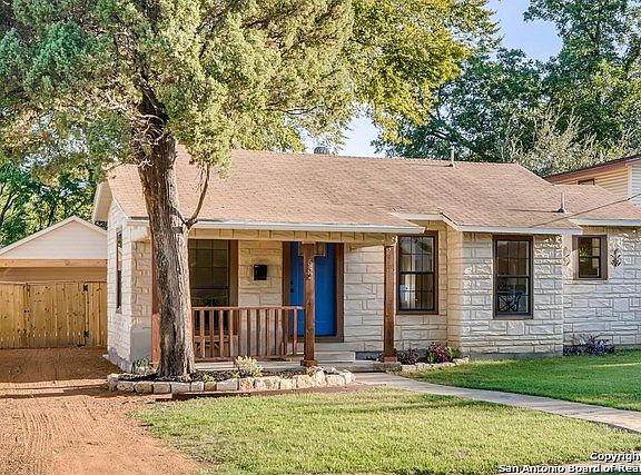 2nd image of 652 Barrett Pl