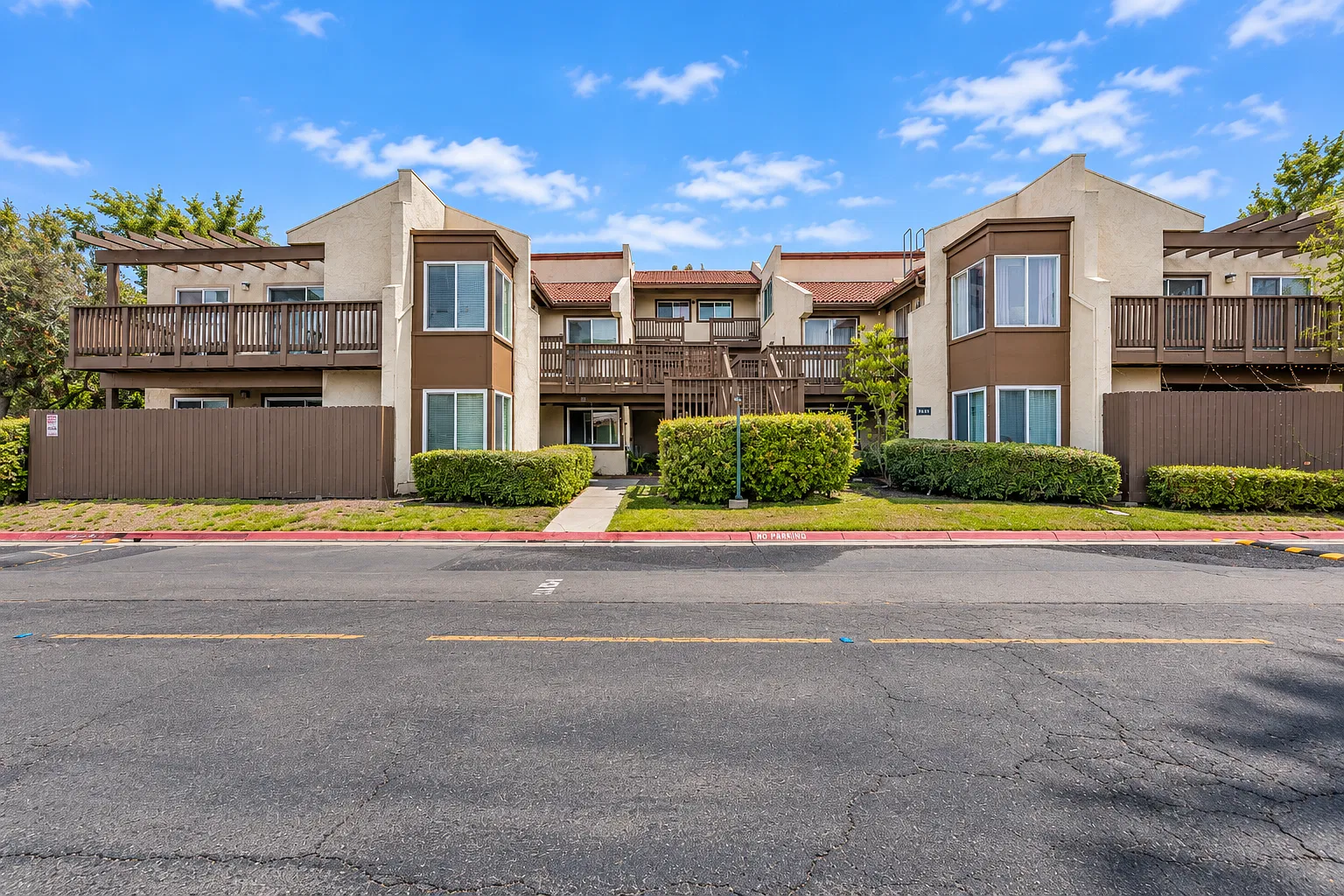 2 bed, 824 sqft, $2,650 — Photo 1
