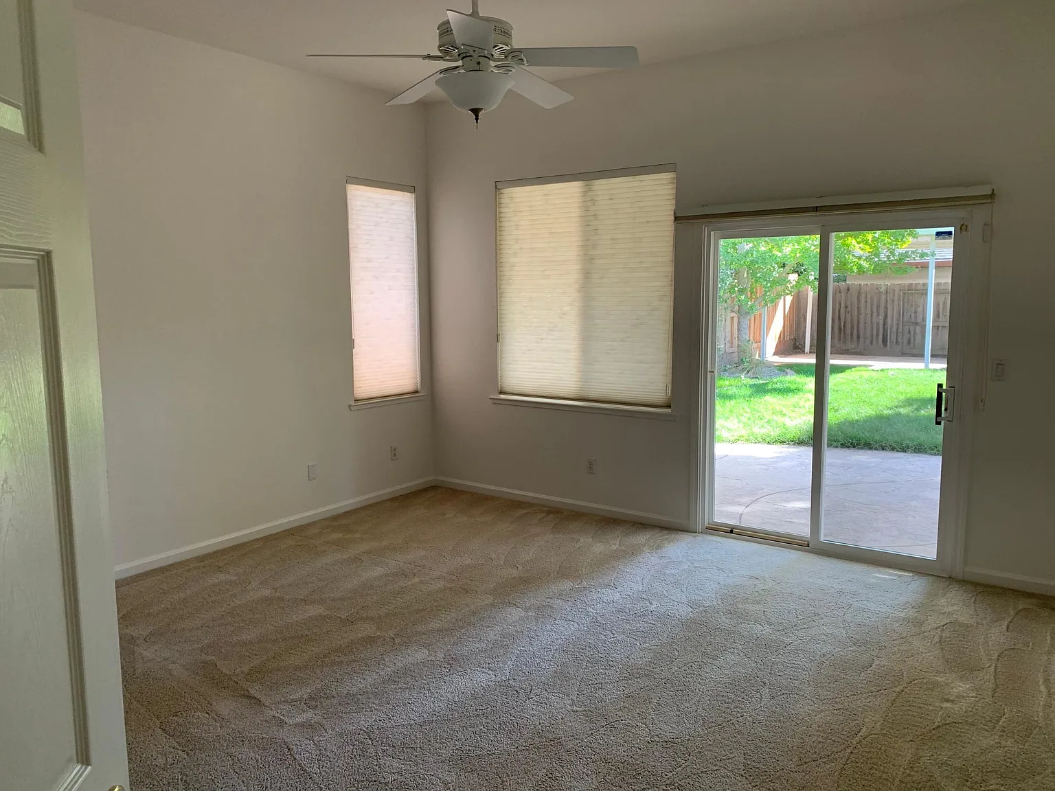 986 Fantasy Ct — Photo 4