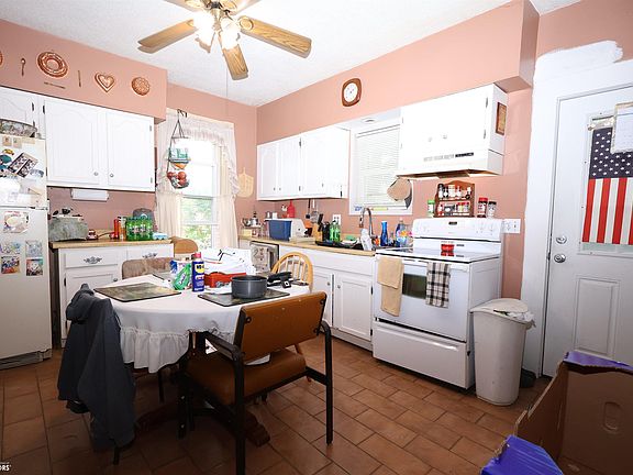 2nd image of 402 3rd St
