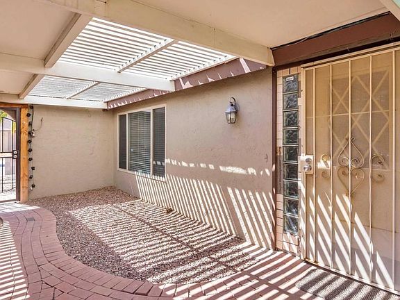 3016 W Sahuaro Dr-large-003-3-Entryway-1