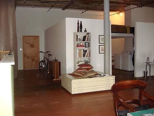 2nd image of 4059 Saint Clair Ave