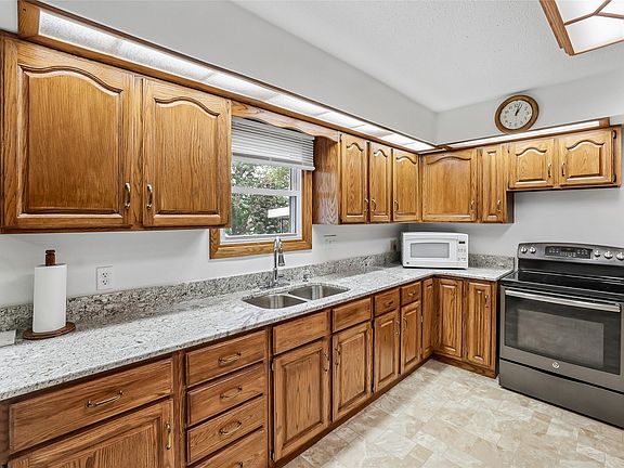 4th image of 121 Palmer Dr