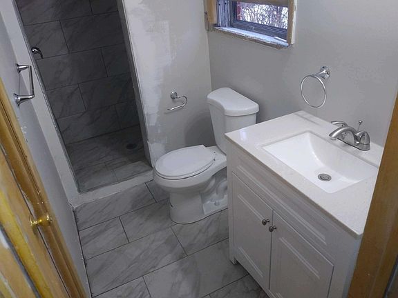 3rd image of 18316 Chagrin Blvd