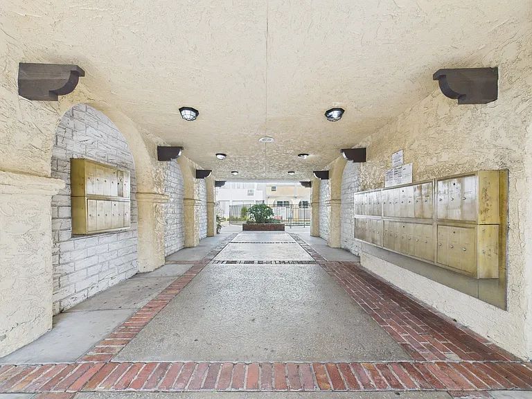 Sepulveda Landmark — Photo 62