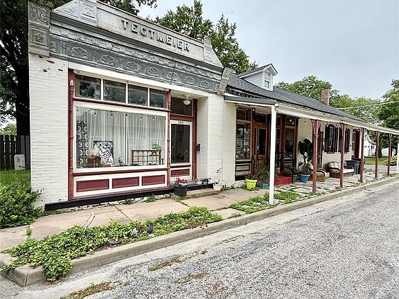 3rd image of 301 W Laurel St