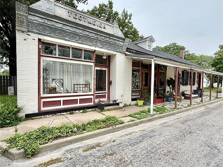 301 W Laurel St — Photo 3